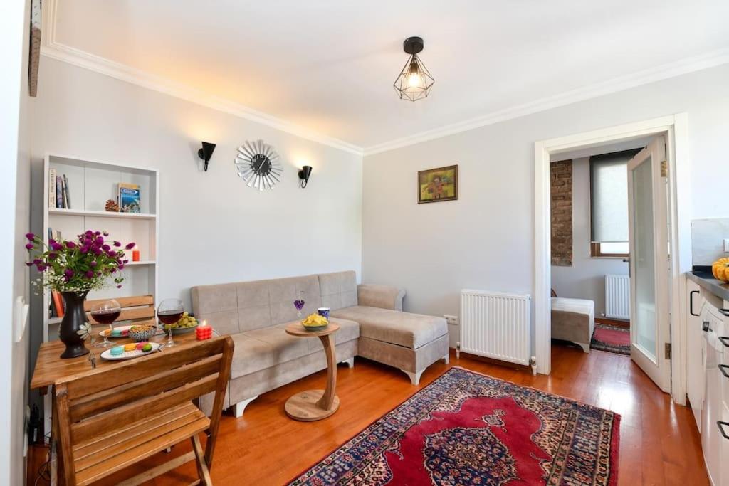 Taksim Private Terrace Close to Antique Store Galata Port Cihangir - 4