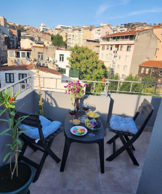 Taksim Private Terrace Close to Antique Store Galata Port Cihangir
