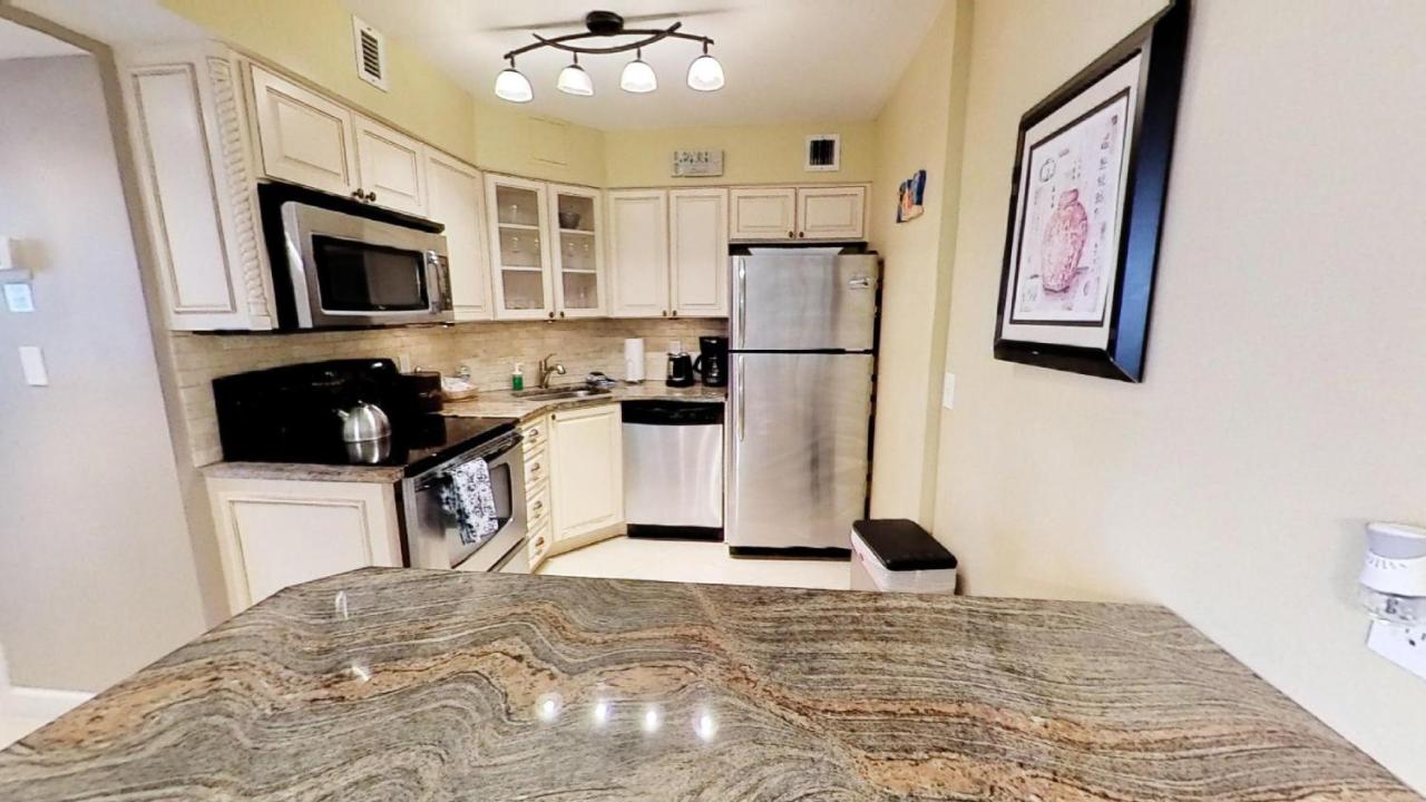 Alexander 511 Beachfront condo with 2 pools, direct beach access, sauna, tikki bar - 5