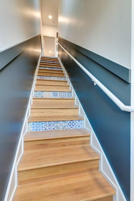 New Design-2 Miles to Broadway - 4