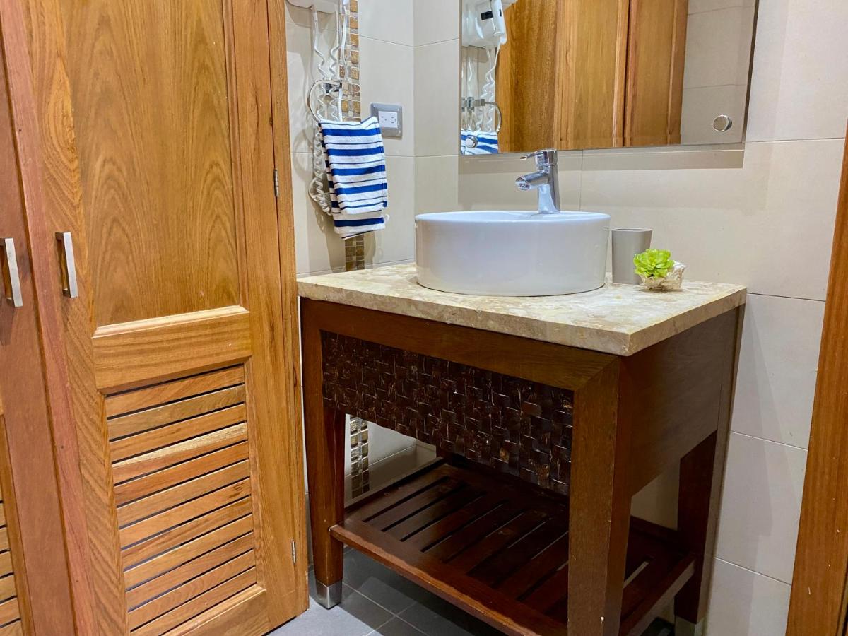 Blue View Beachfront Apartment with Ocean View - 3