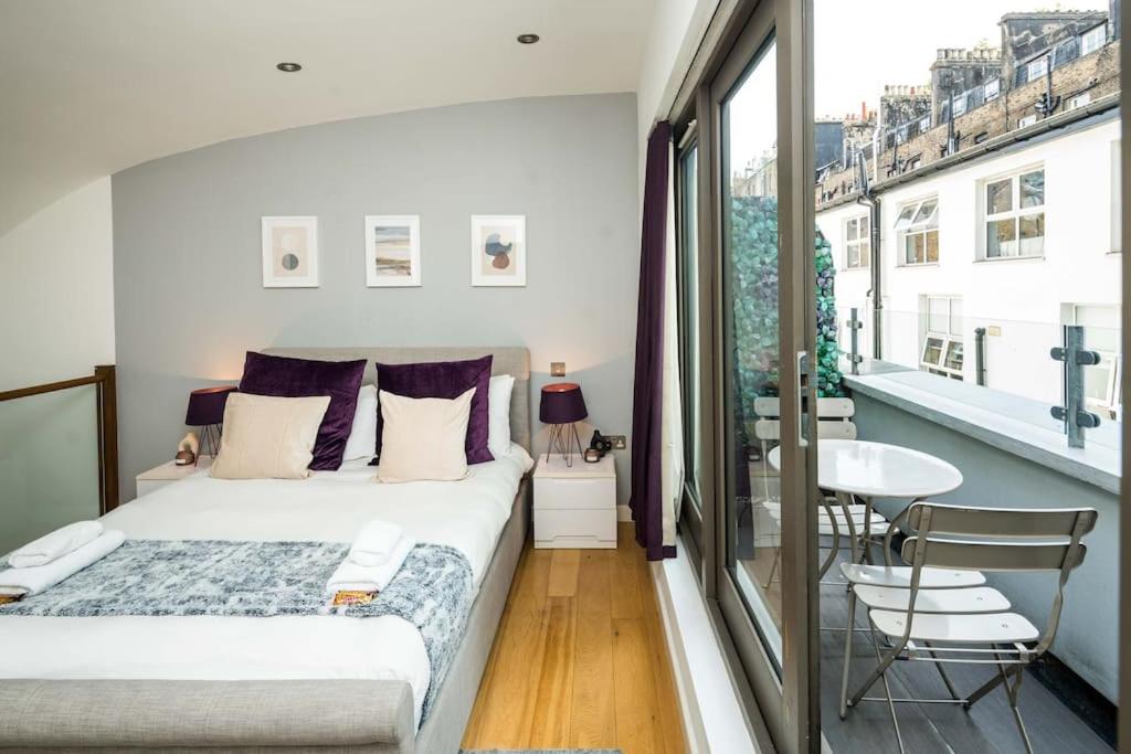 Prime Location Mews! - 2