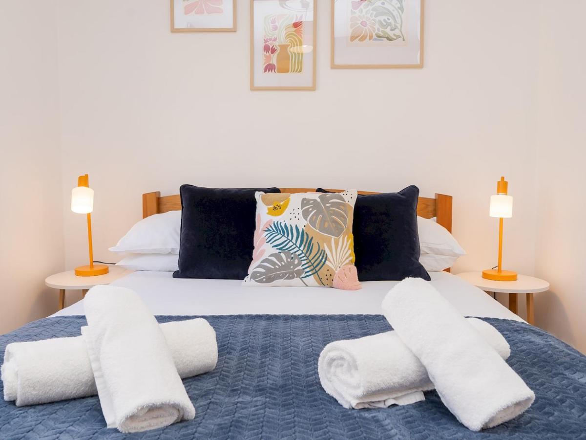 Bright modern one bed apartment - Bath city centre - Pass the Keys - 2