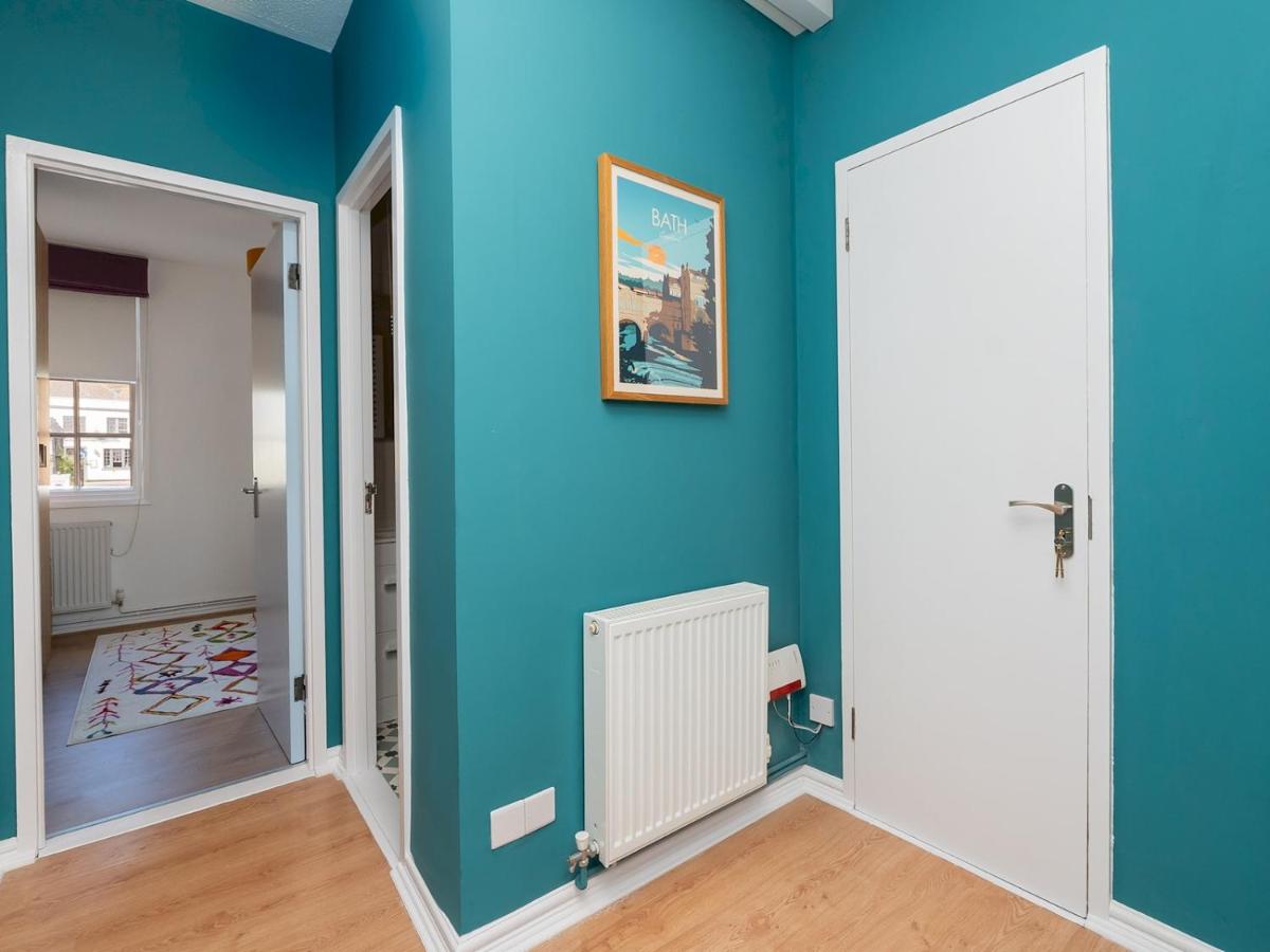 Bright modern one bed apartment - Bath city centre - Pass the Keys - 3