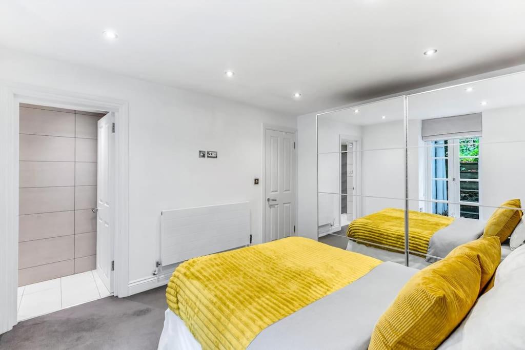 Elegant Apartment in The Heart Of Chelsea Sleeps 7 - 2