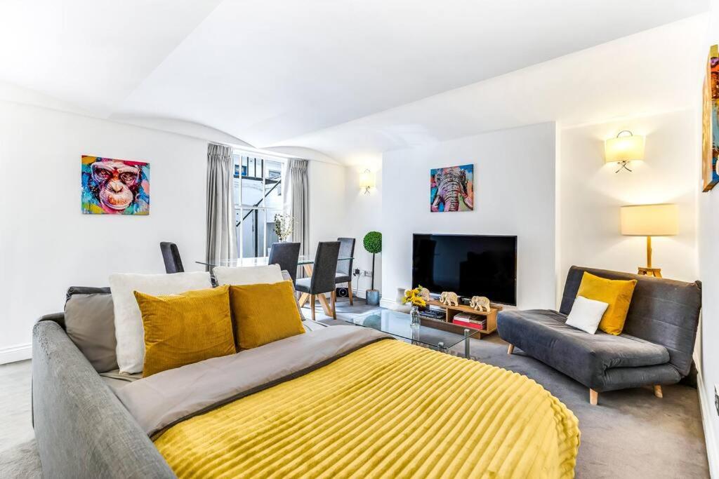 Elegant Apartment in The Heart Of Chelsea Sleeps 7 - 5