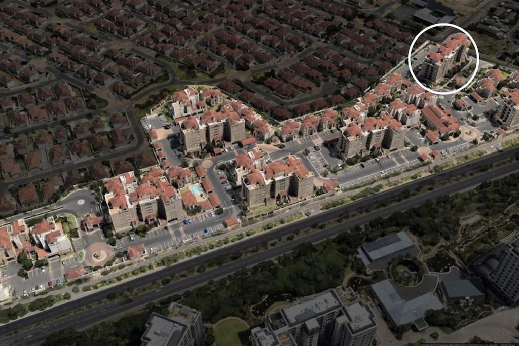 Century Hideaway with Mountain views, Security, FREE Parking - 3