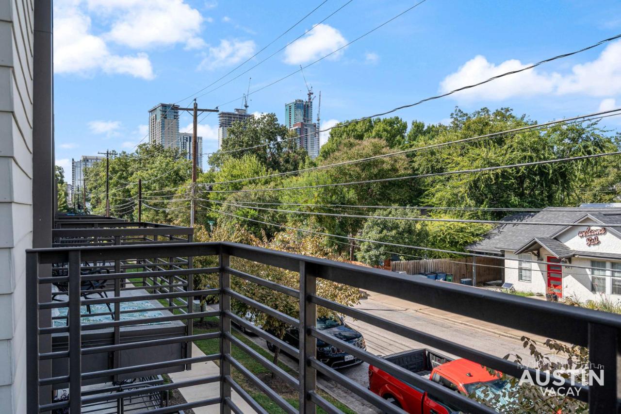Vibrant Austin Studio Balcony plus Parking and Wi-Fi - 4