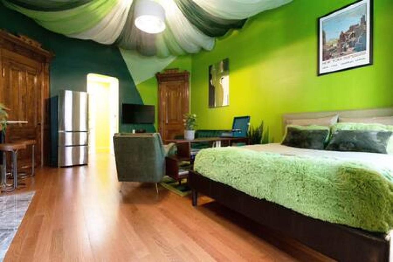 The Green Room: 70s Groove Themed Studio - 2