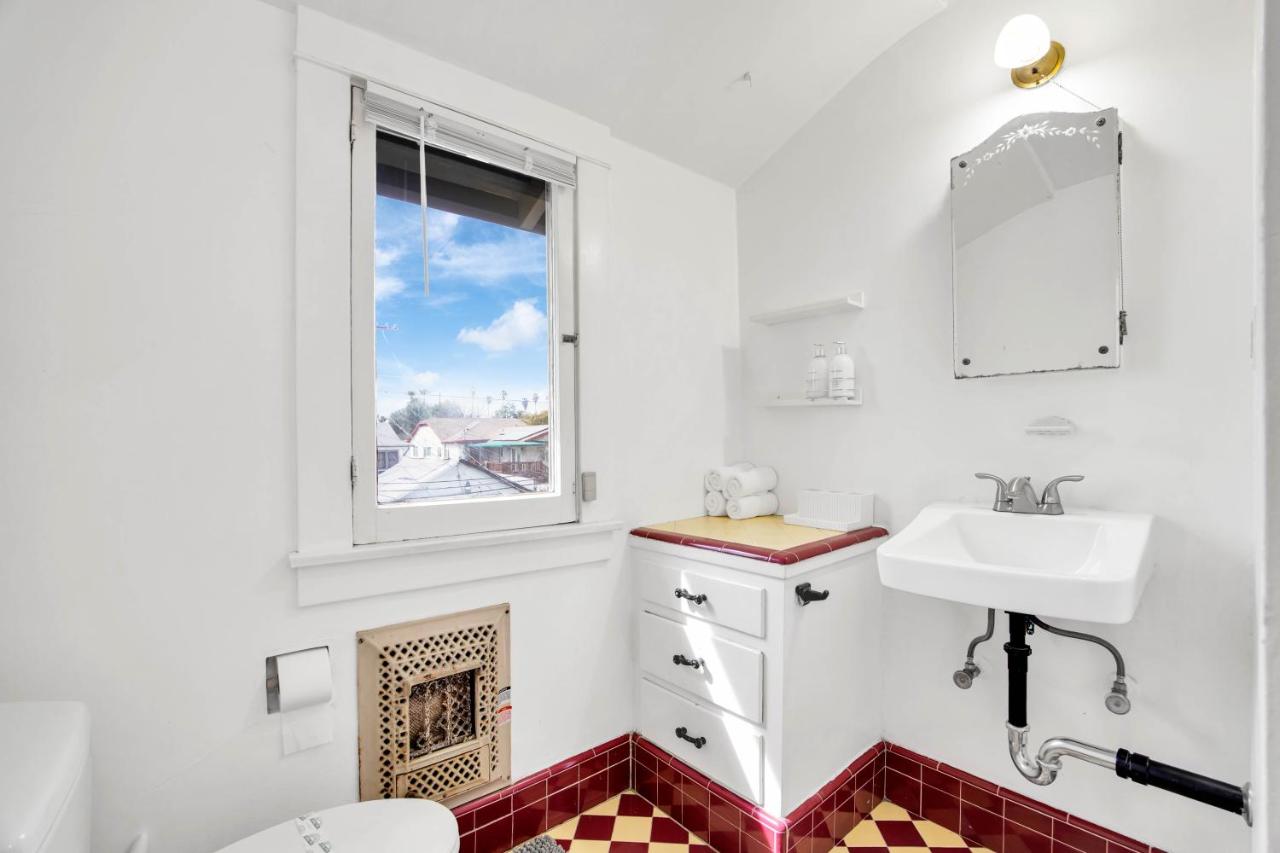 Classic Home Near Downtown & Hollywood - 3