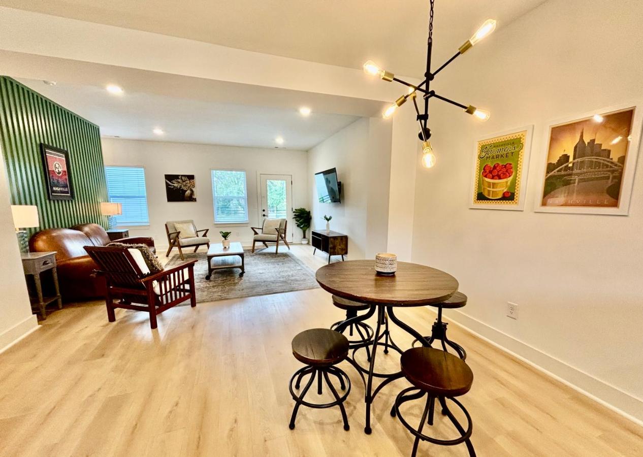 5 Min to Broadway Game Air Hockey Parking - 4