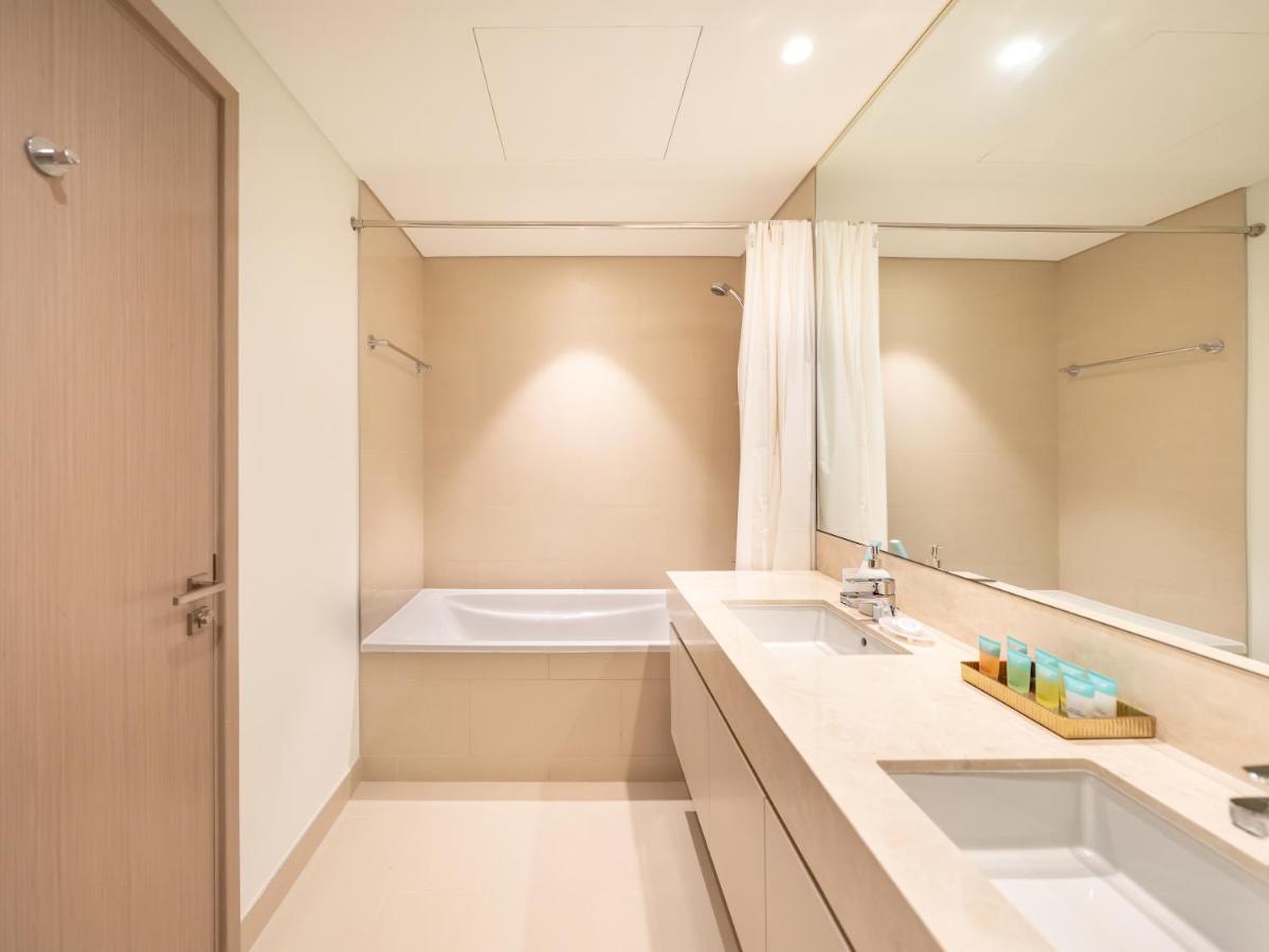 Skyline Serenity Holiday Home I Urban 2 Bedroom Apartment I Burj Khalifa & Fountain Views I Free Gym, Pool, Parking, Wi-Fi and PS5 - 3