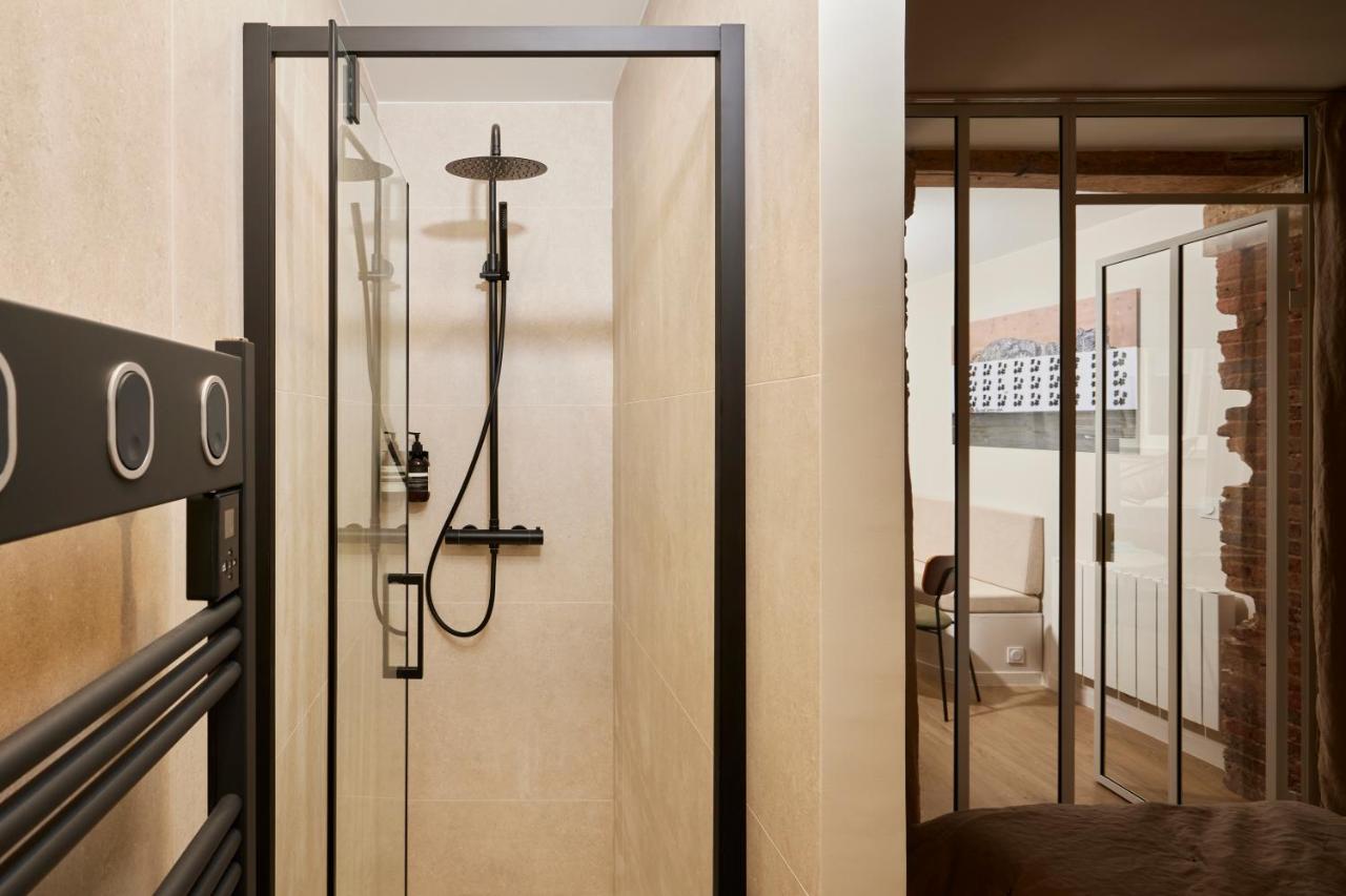 Stylish 2BR & 2BA with private terrace - 3