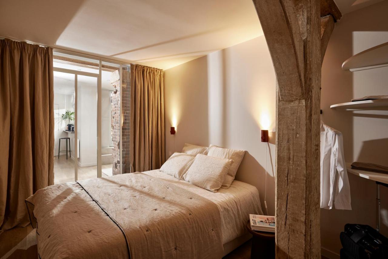 Stylish 2BR & 2BA with private terrace - 2