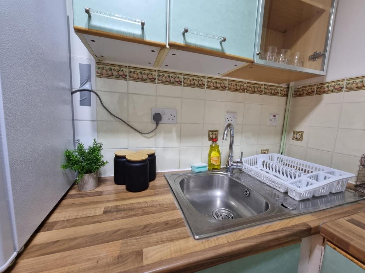 Gorgeous Studio Near Paddington Fits 3 - 3