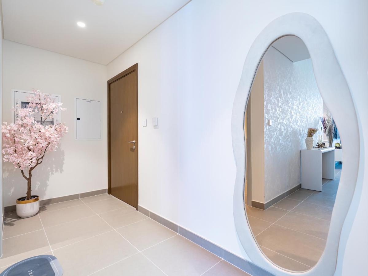 Skyline Serenity Holiday Home I Burj Khalifa Bliss I 4 bedroom Apartments I Burj Khalifa & Fountain Views I Free Gym, Pool, Parking and WIFI - 3