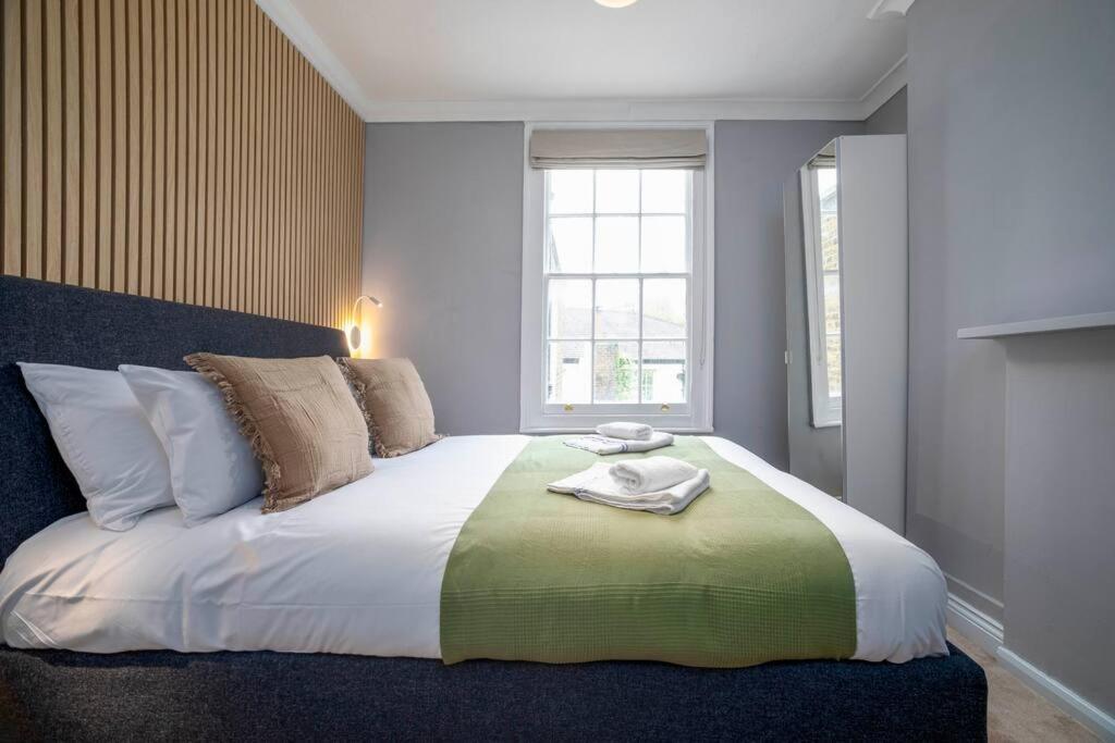 2 Bedroom Flat in Notting Hill - 2