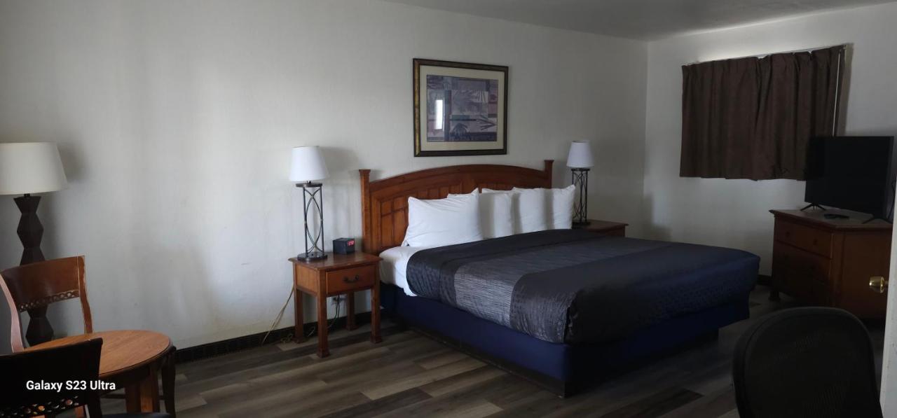 Coastal Inn and Suites — photo 15