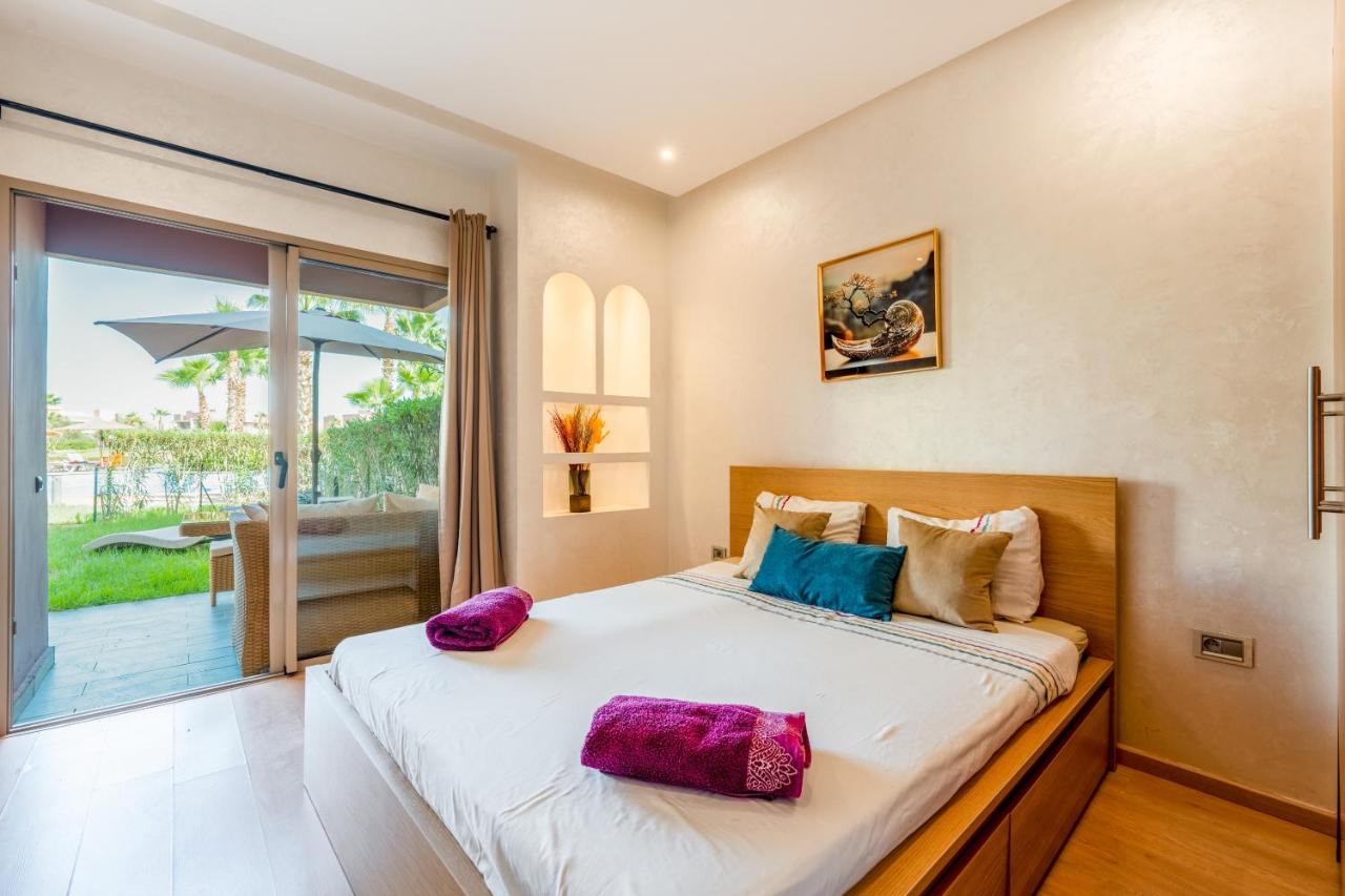 Relax Front of Pool - Golf- Fiber Optic - 2