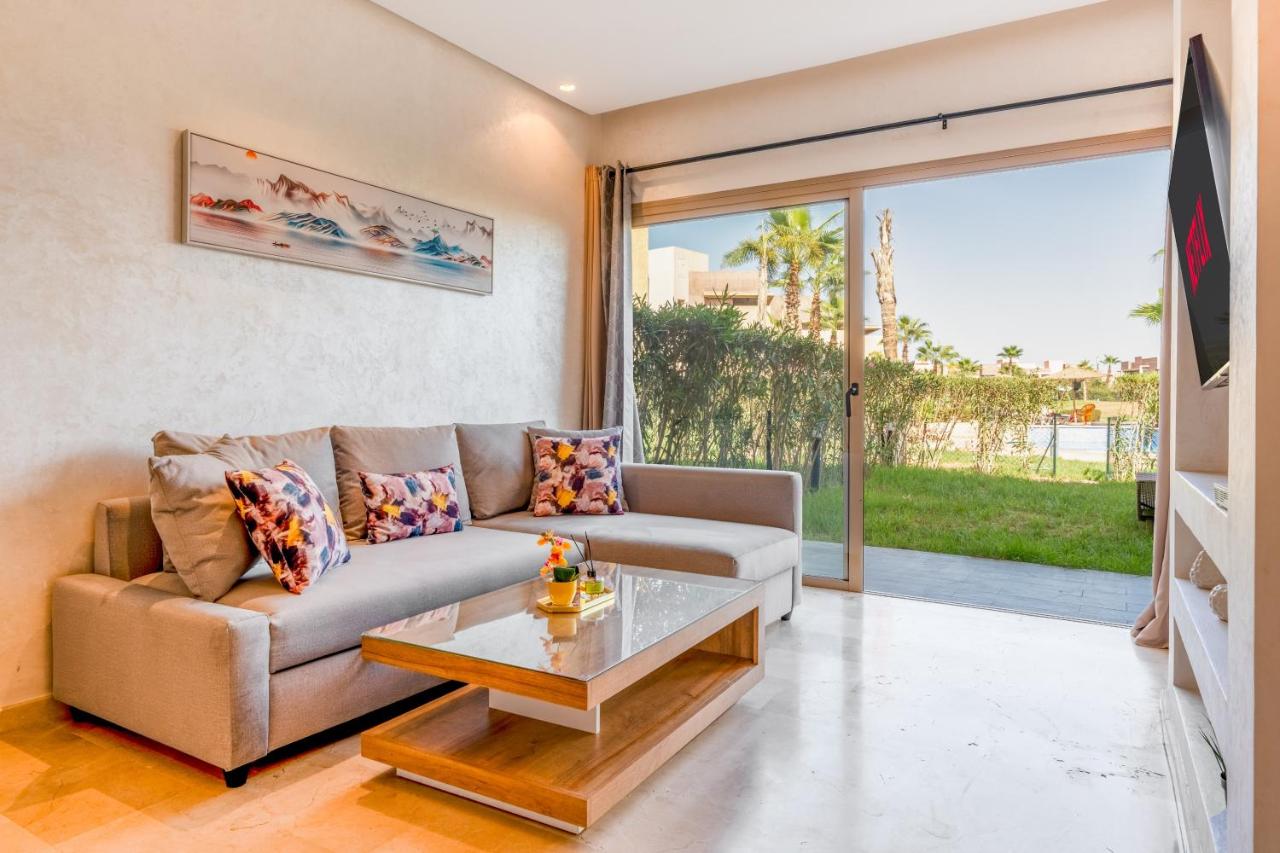 Relax Front of Pool - Golf- Fiber Optic