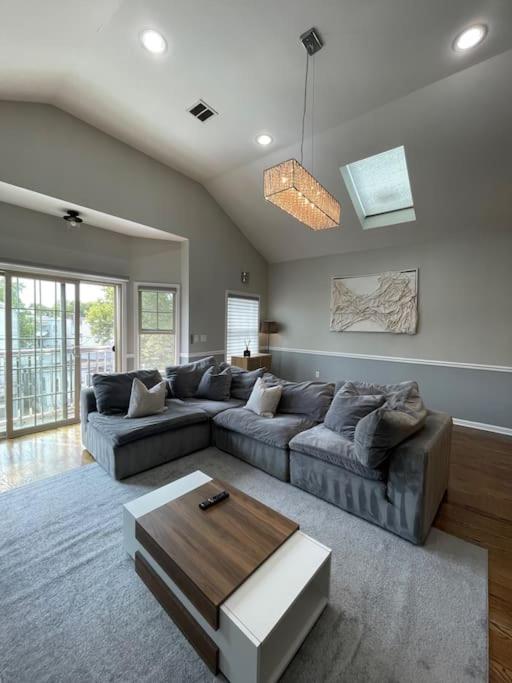 Modern minimalistic 3 bdr Apt Townhouse - 5