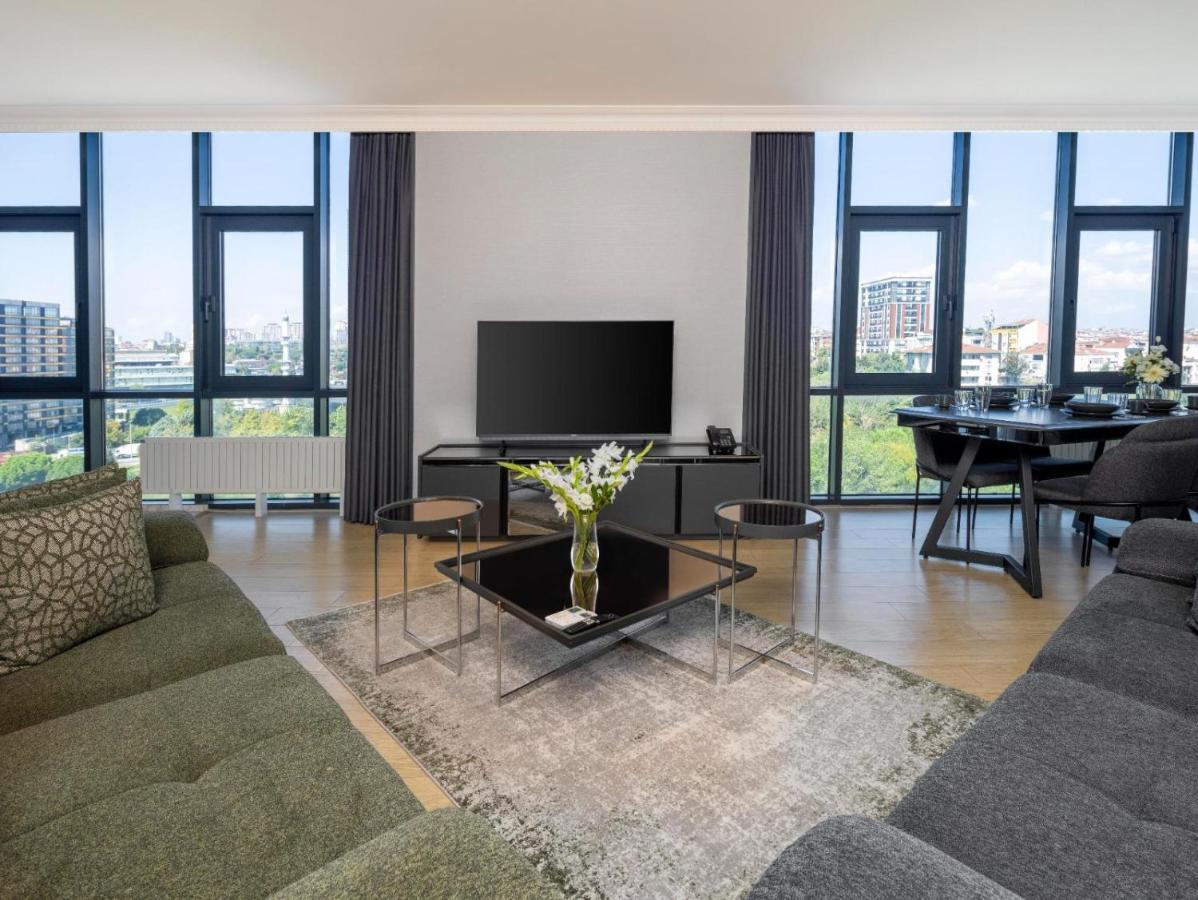 Three Bedroom Corner with City View