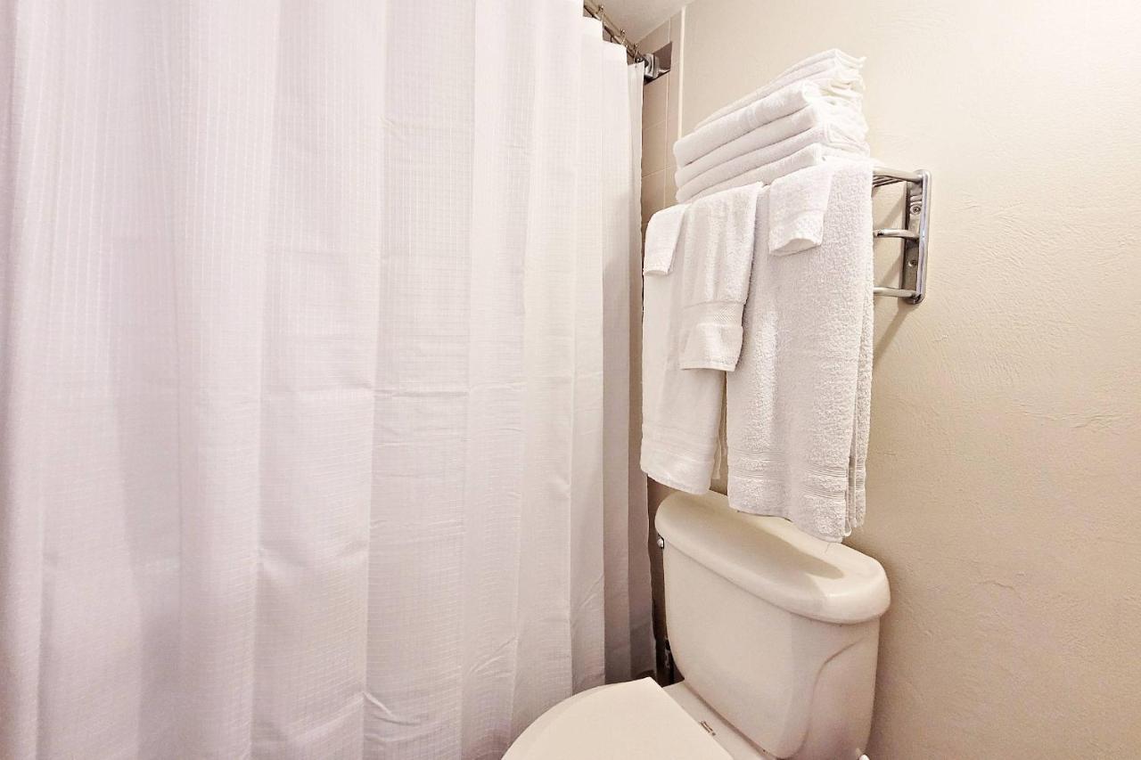 R&L CARRIERS AMBASSADOR SUITES (Employees Onlyroom 302) — photo 14