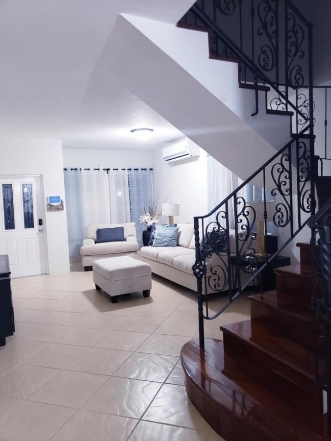 Ivys Luxury Townhouse - 2