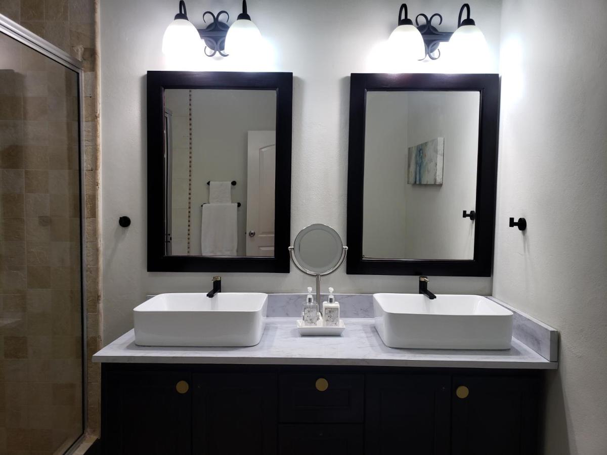 Ivys Luxury Townhouse - 3