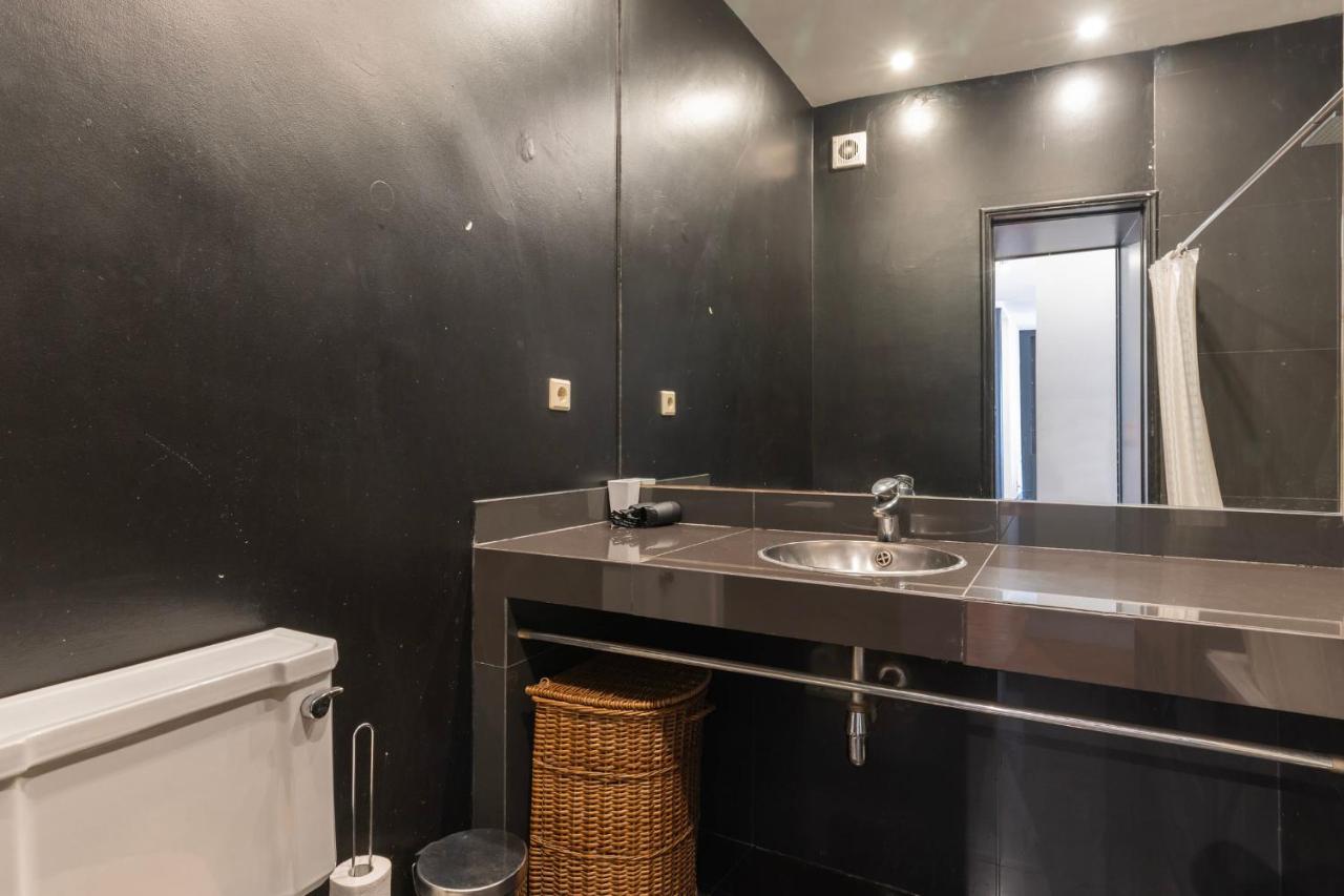 Chiado Center 1BDR Flat by LovelyStay - 3