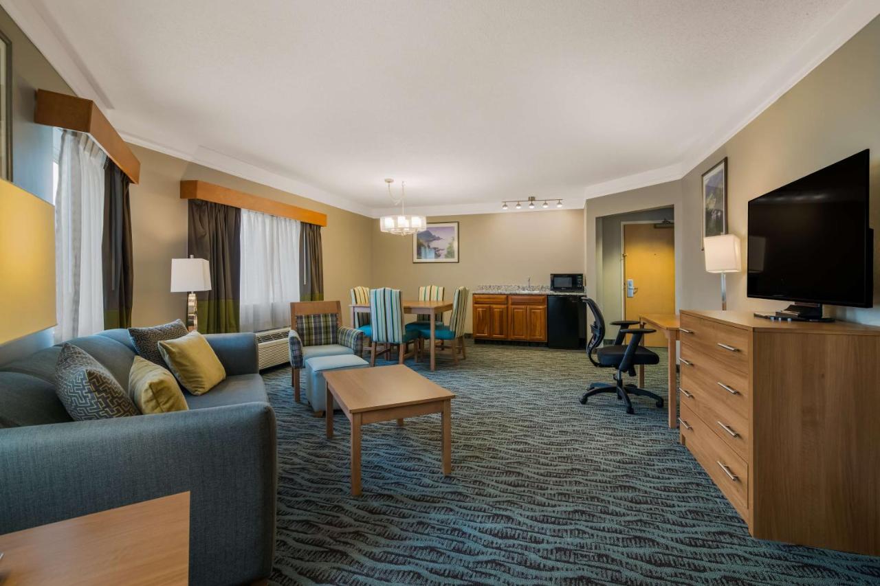 Western Inn & Suites — photo 4