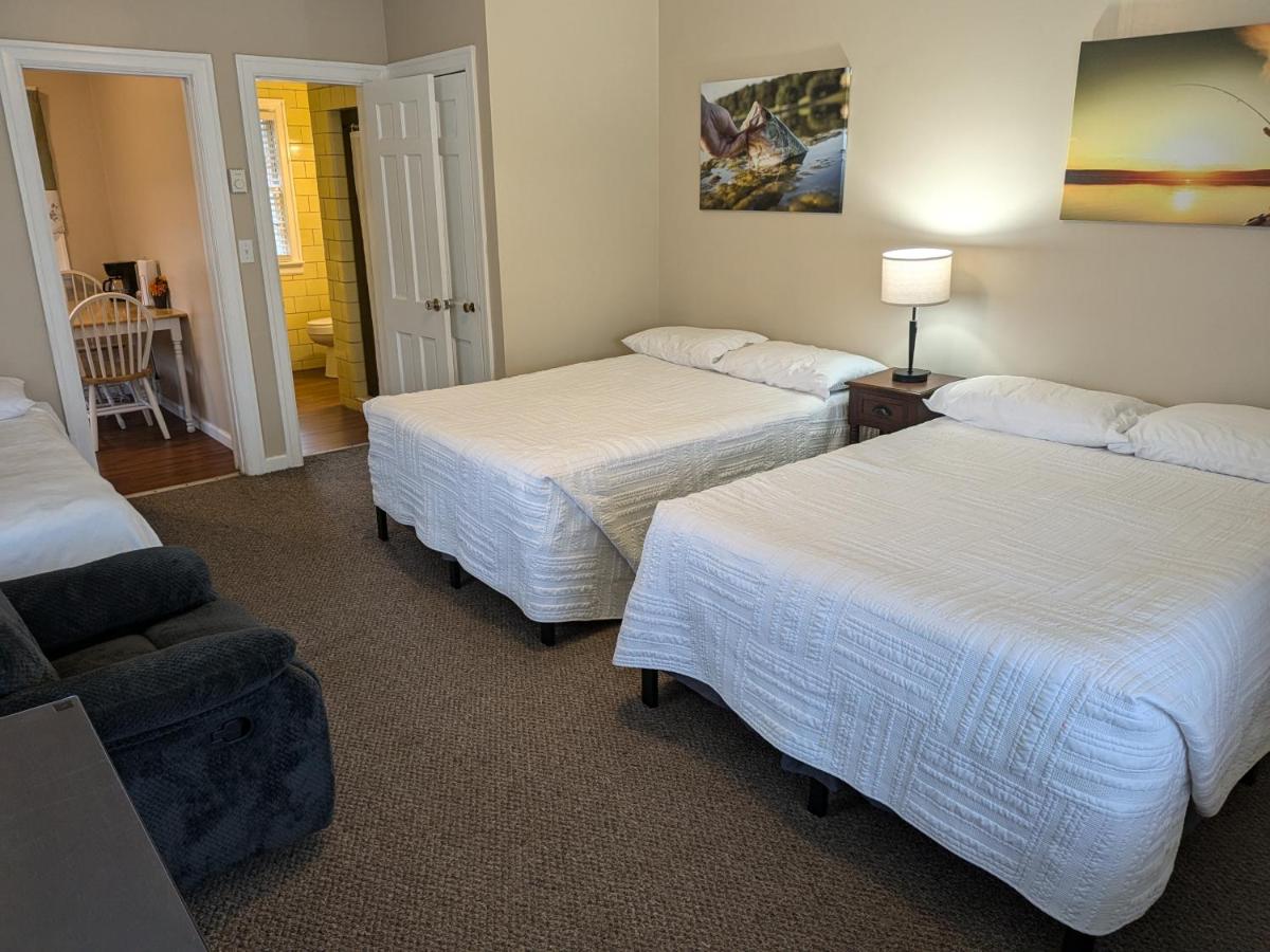 Early American Motel — photo 10