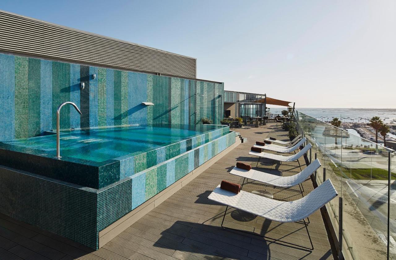 Rooftop swimming pool: Hotel Faro & Beach Club