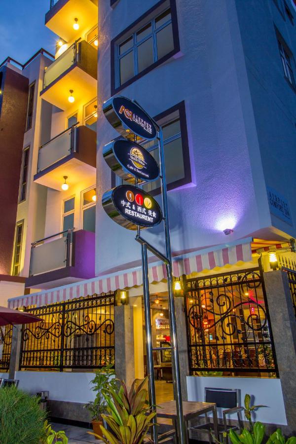 Beach: Airport Comfort Inn Premium