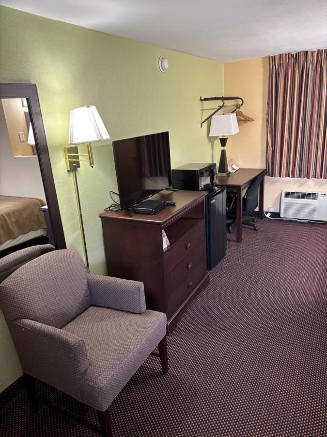 Budget Inn — photo 21