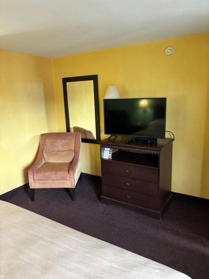 Budget Inn — photo 4