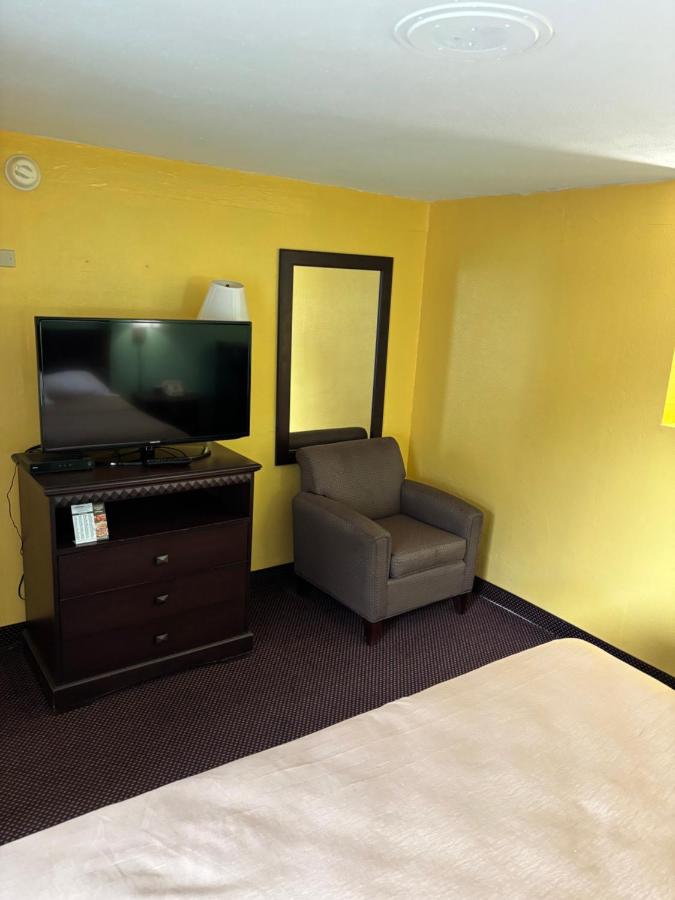 Budget Inn — photo 22