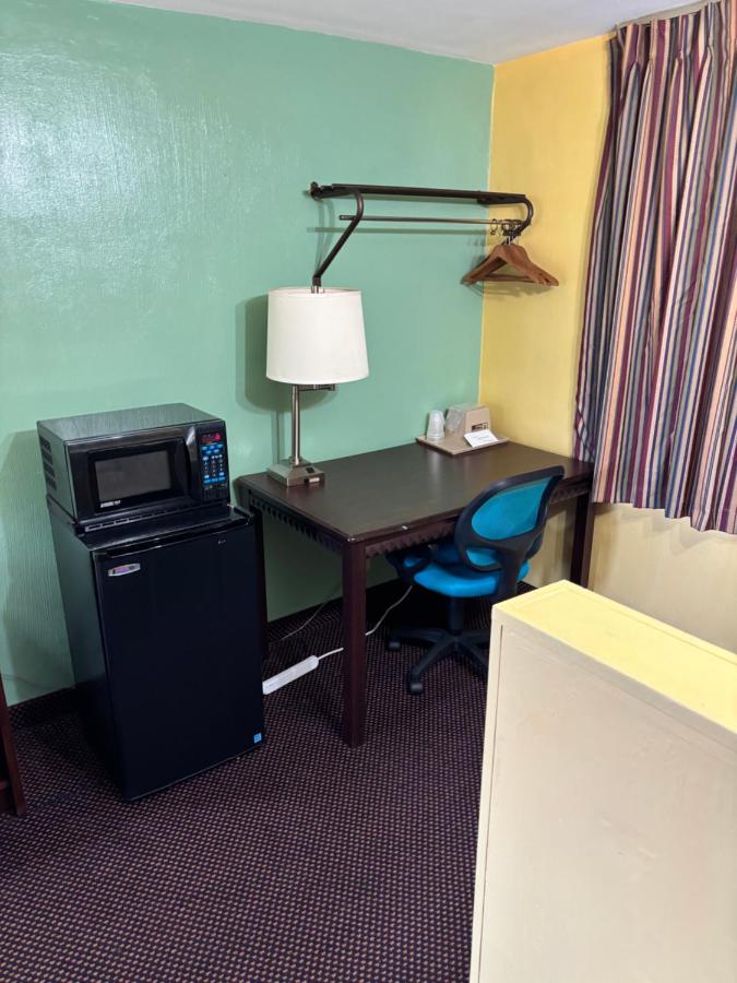 Budget Inn — photo 23