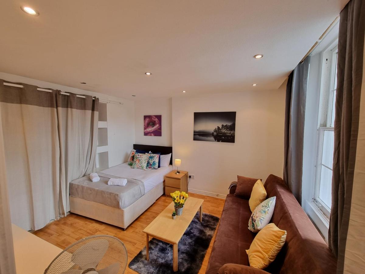 Gorgeous Studio Near Paddington Fits 3 - 2