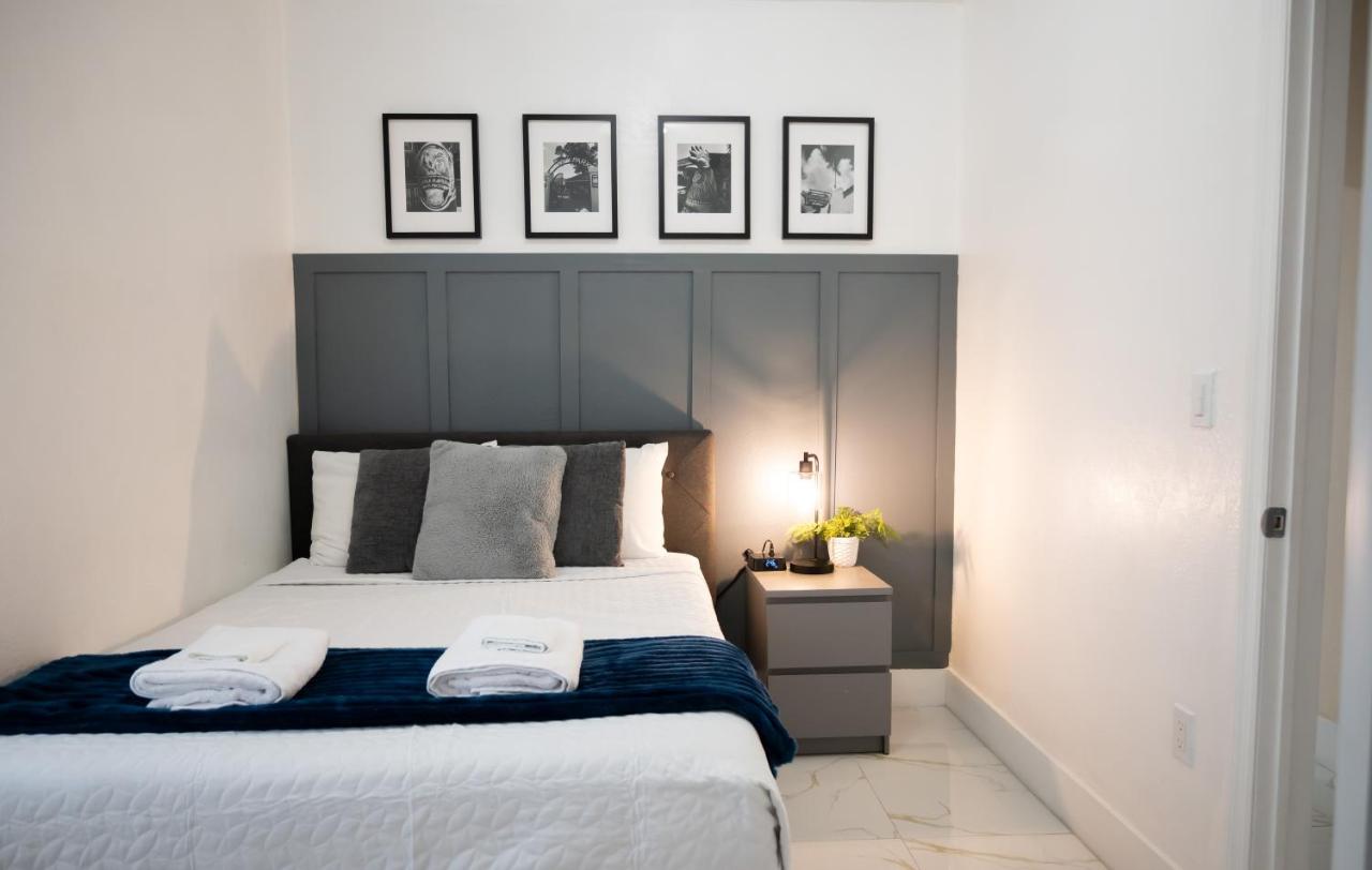 Cozy Central Stay Airport, KingBed, Fenced Parking - Little Havana Near Airport, Wynwood, Calle 8 Brickell, Coral Gables and more - 2
