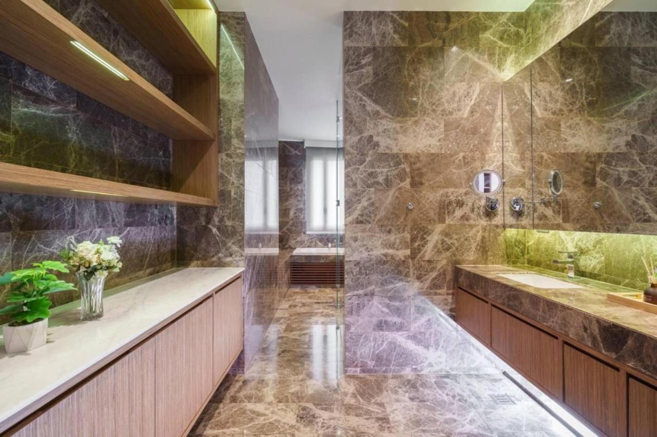 Ekkamai Villa Sleeps 12 with Cinema - 3