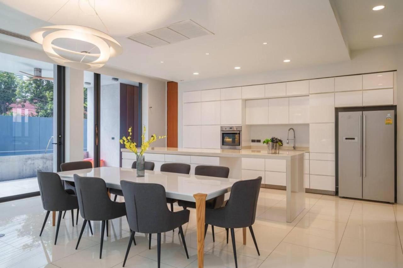 Ekkamai Villa Sleeps 12 with Cinema - 4