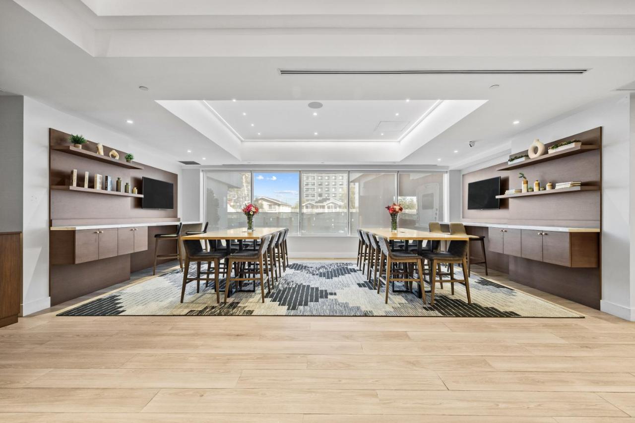 DoubleTree by Hilton New York JFK Airport - 4