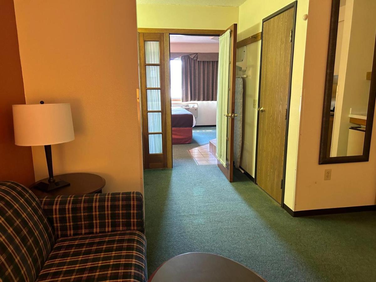 Northwoods Inn & Suites Blackduck — photo 18