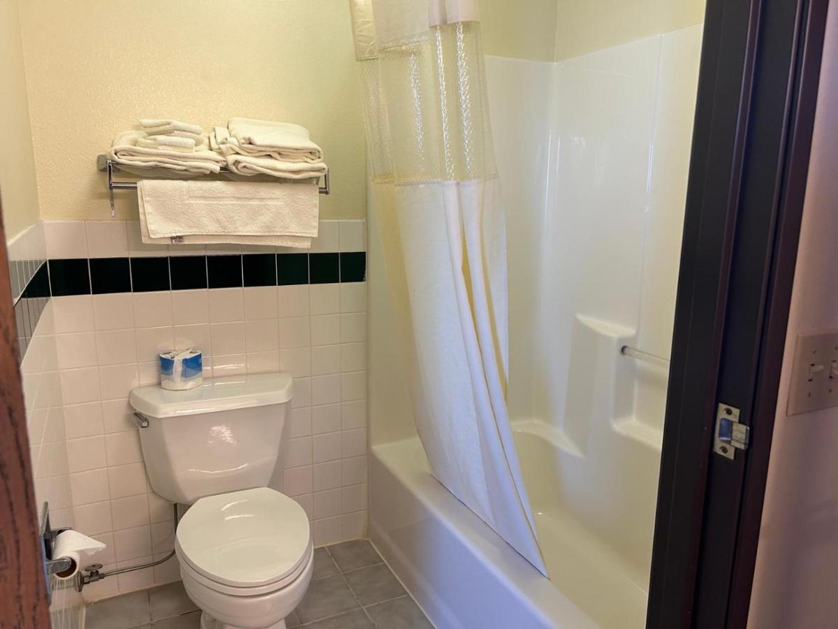 Northwoods Inn & Suites Blackduck — photo 3