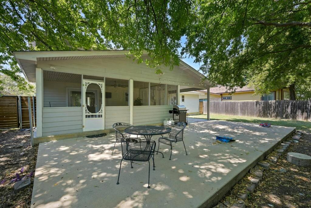 Luxury 5BD 5min DownTown Airport and Firepit BBQ - 2