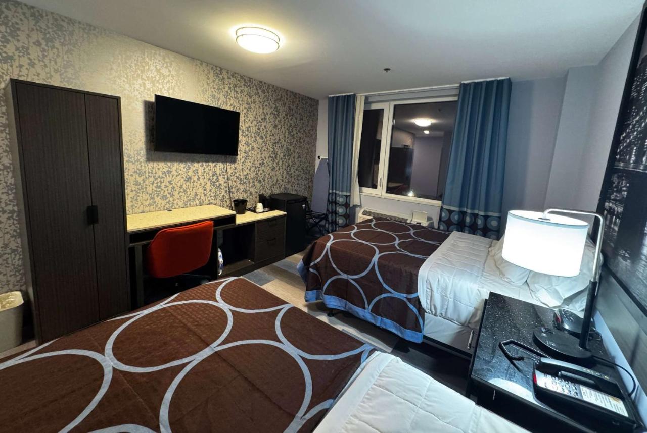 Super 8 by Wyndham Brooklyn Fulton Street Broadway Junction - 4