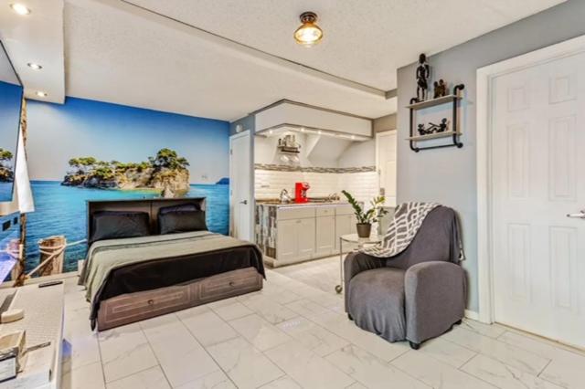 Private Studio Suite with Separate Entrance & Backyard, Quiet Brooklyn Stay - 3