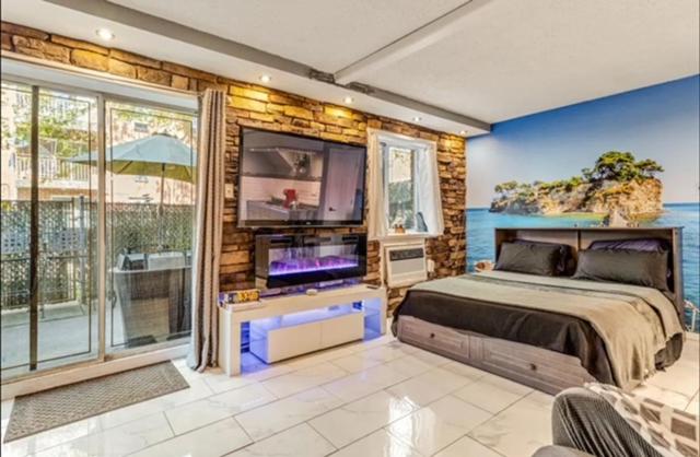 Private Studio Suite with Separate Entrance & Backyard, Quiet Brooklyn Stay - 4