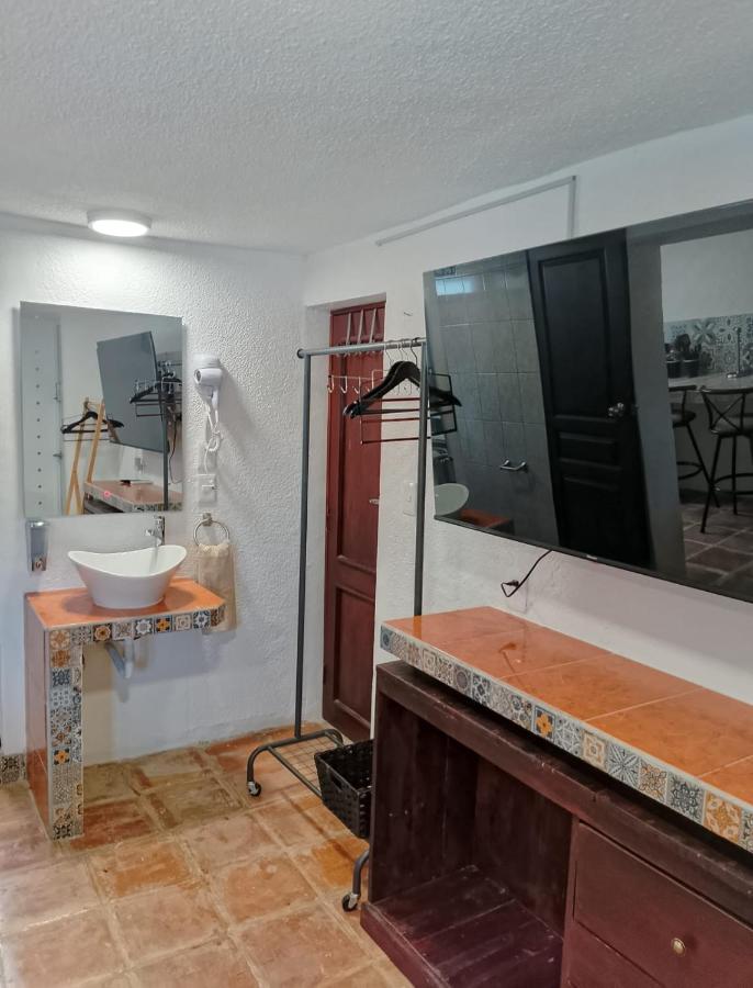 Casa Nance Alojamientos UXMAL Suite Ejecutiva Centro Mercado 28 y ADO King Size - 5